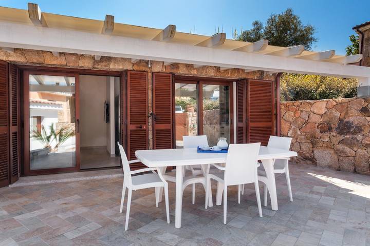 Holiday Home “Villetta Bianca” with Terraces & Shared Pool in Porto San Paolo, Loiri Porto San Paolo