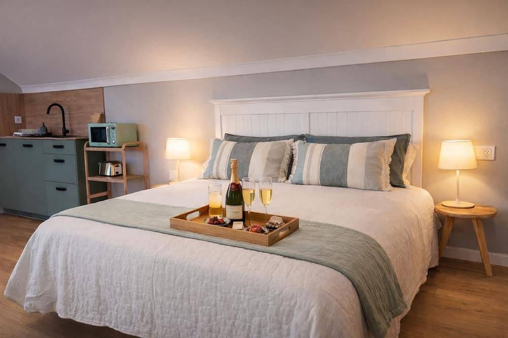 Entire apartment, Romantic Apartment with Jacuzzi & Sea Views - Noia, Galicia in Boa, Noia