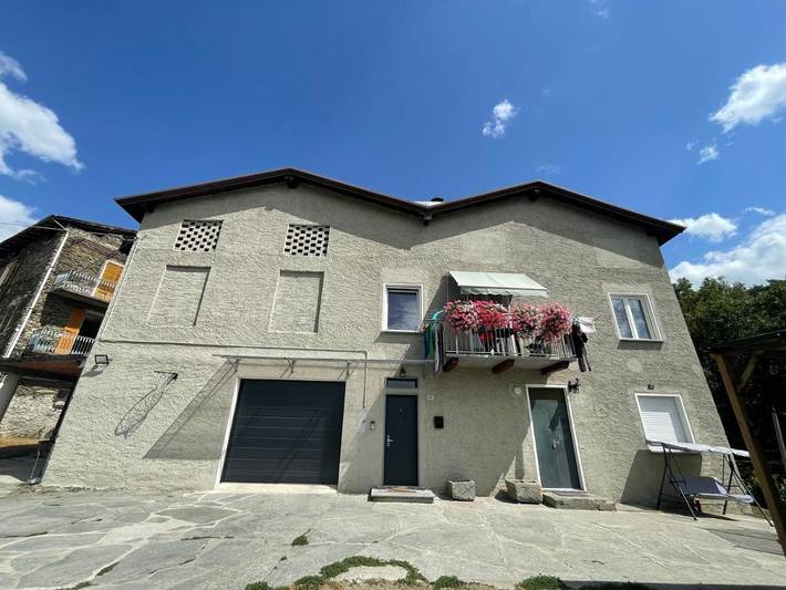 Gîte pour 5 personnes, avec vue et jardin, animaux acceptés à Teglio