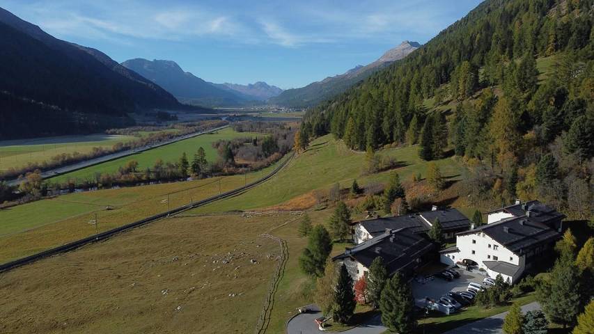 Ferienwohnung für 4 Personen, mit Balkon und Garten sowie Sauna in La Punt-Chamues-ch