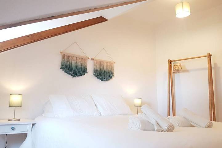 Ganze Wohnung, Zentrale und nette Wohnung im traditionellen Chalet in Sintra, Naturpark Sintra-Cascais