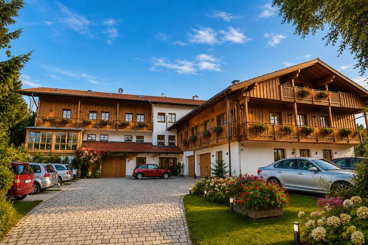 Ferienwohnung für 3 Personen, mit Balkon und Balkon/Terrasse sowie Terrasse und Garten in Arnbruck