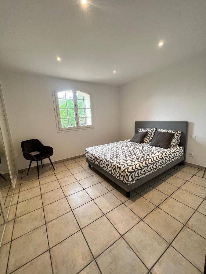 Gîte pour 4 personnes, avec Balcon et Terrasse ainsi que Jardin et Vue à La Valette-du-Var - 3