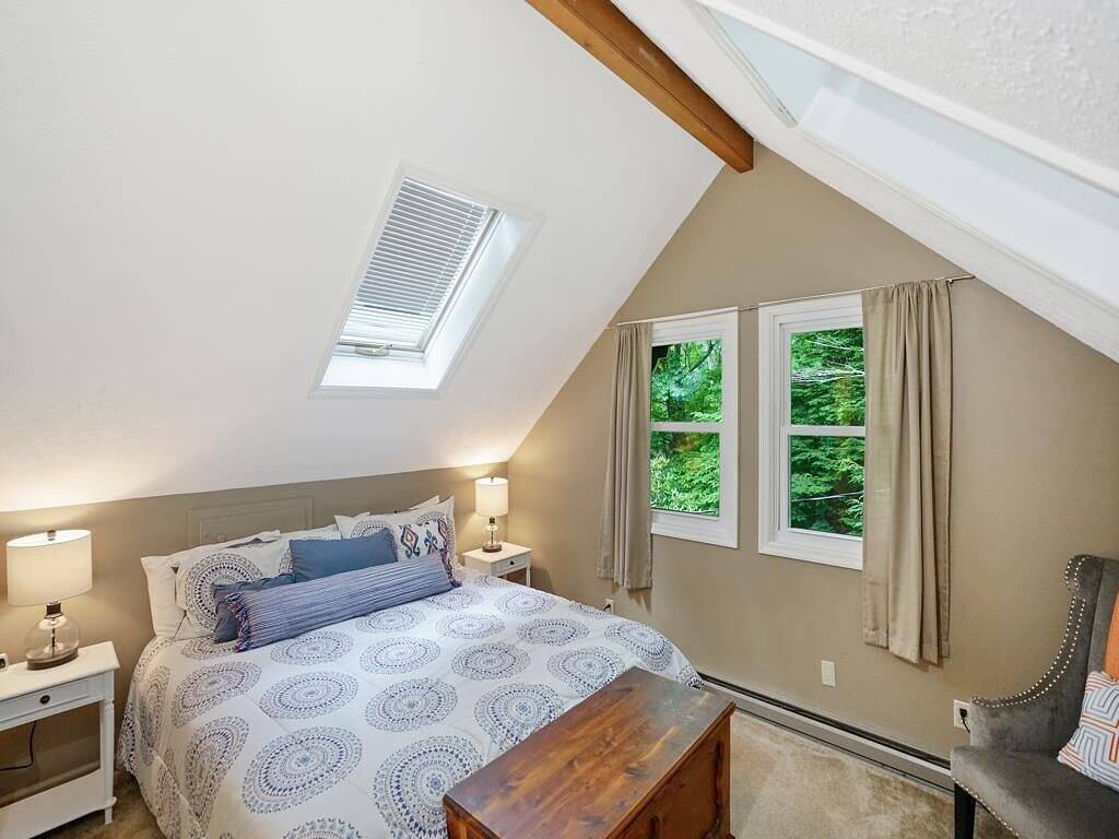 Highcliff Hideaway: In der Nähe von High Country Attraktionen, Whirlpool, Tischtennisplatte, Holzkamin, Gasgrill, 3 Kingsize-Betten, Schlafmöglichkeiten für 11, großer Speisesaal, 15% New Property Rabatt angewendet in Blue Ridge Parkway, Seven Devils