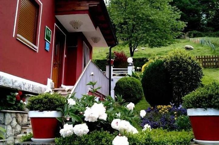 Cottage for 2 people, with hot tub and terrace as well as garden - 1