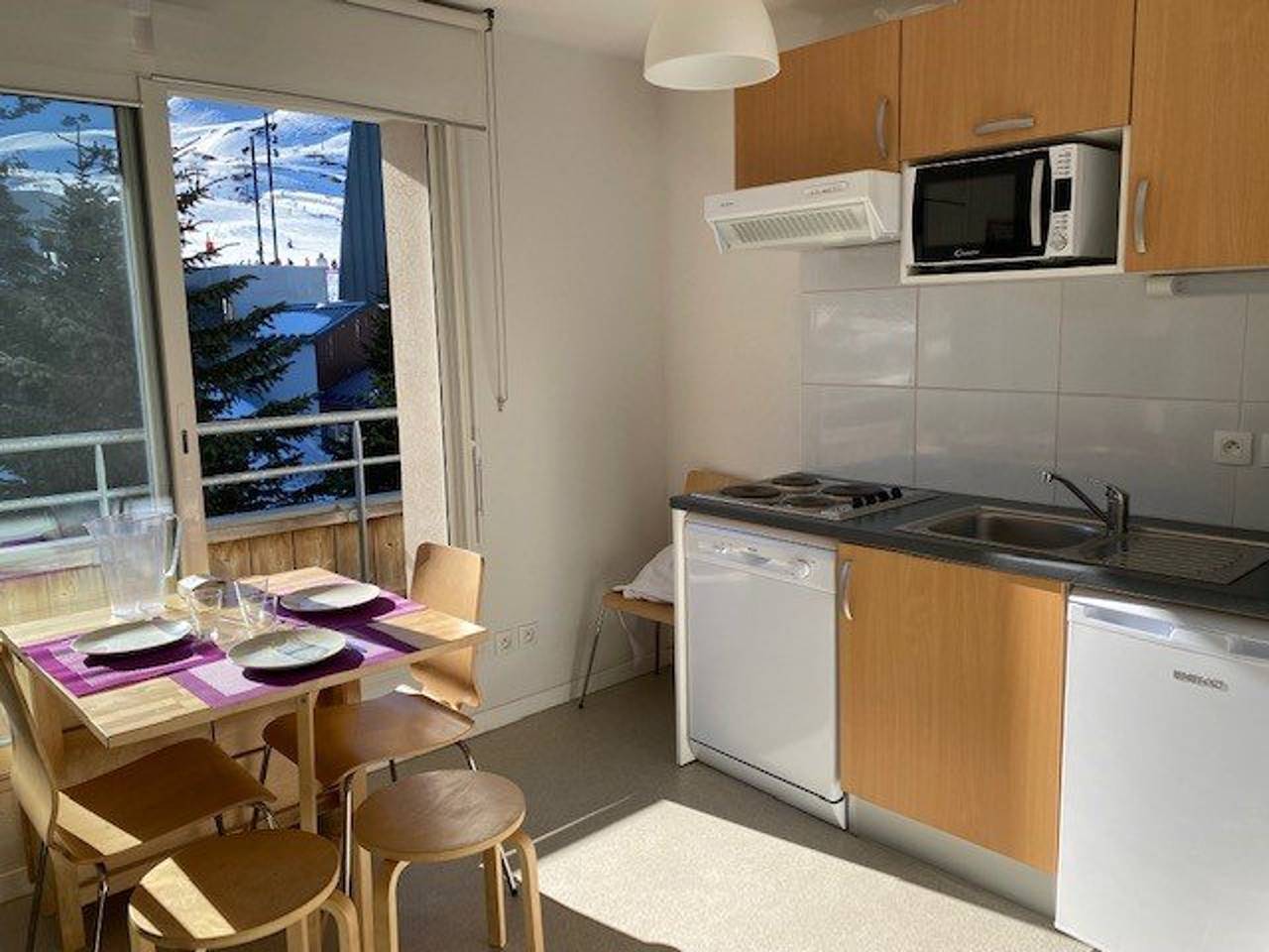 Entire studio, Comfortable studio for 4 in Arette, kitchenette, parking, ski locker in La Pierre Saint-Martin, Arette