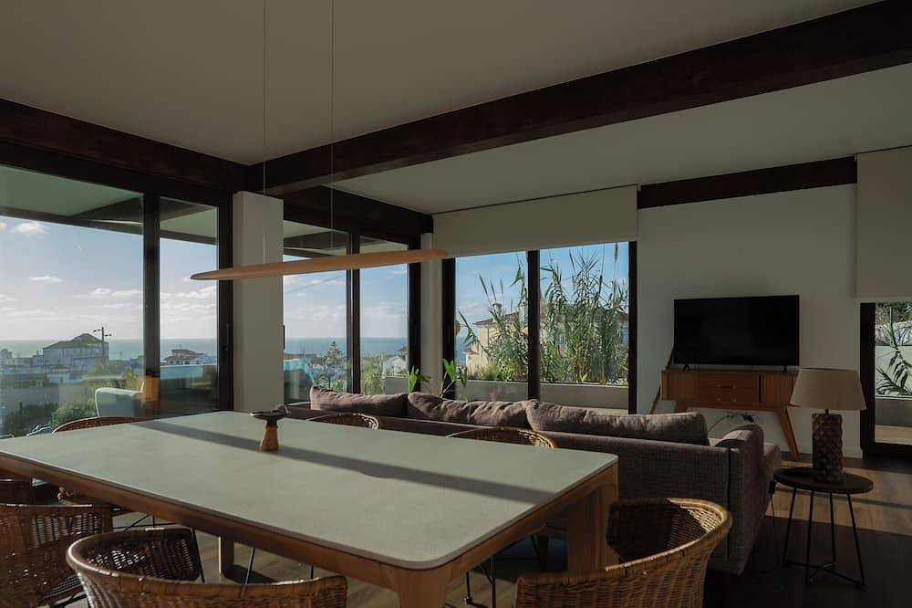 Casa Aalto - Architectural Cliffside Ocean Retreat in Azenhas do Mar, Costa de Lisboa