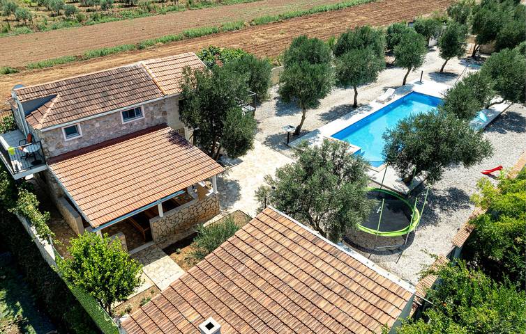 Ferienhaus für 6 Personen, mit Terrasse und Pool sowie Garten, mit Haustier - 1