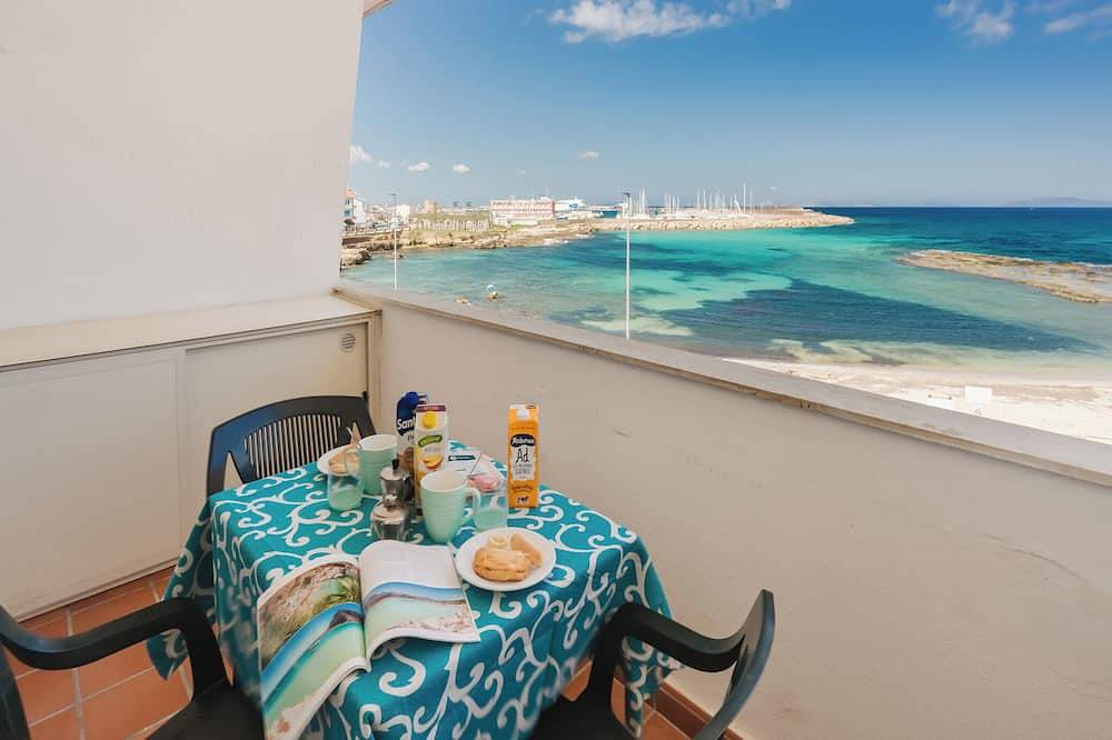Entire apartment, Breathtaking seaview flat in Sardinia in Porto Torres, Sassari Province