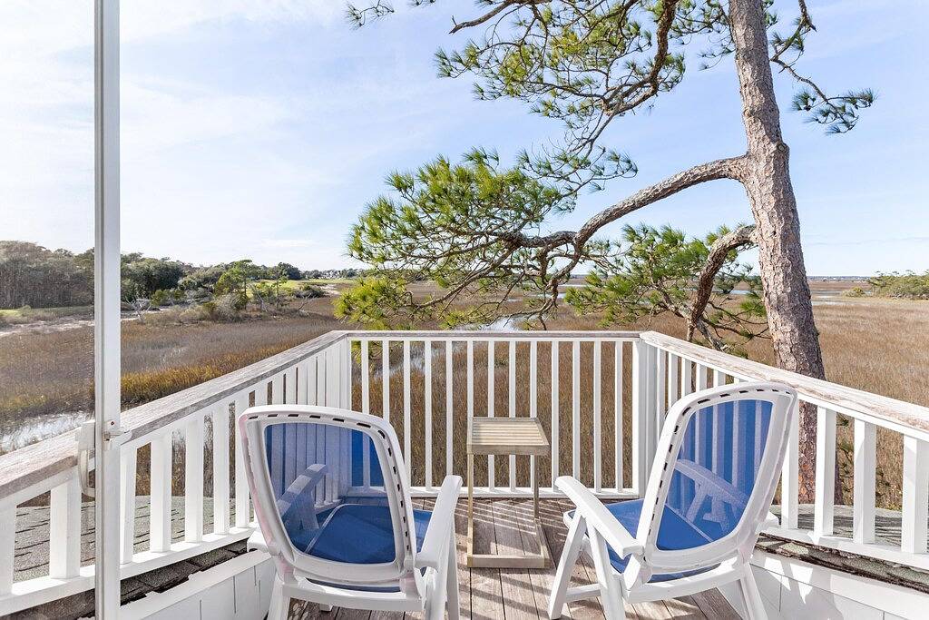 Beautiful Marsh & Golf view. Walking distance to the beach & Conference Center. in Wild Dunes, Isle of Palms