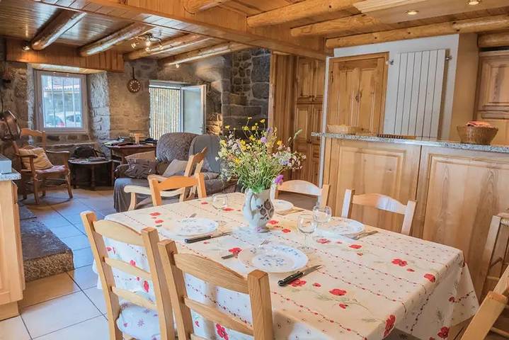Gîte pour 6 personnes, avec jardin ainsi que piscine et terrasse à Le Malzieu-Forain - 2
