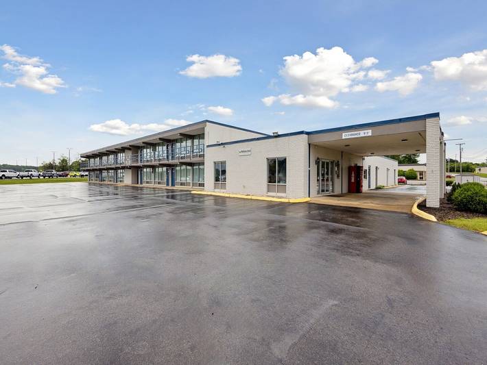 Entire apartment, 2 Queen Bed | Smoking in Greeneville, Blue Ridge Mountains