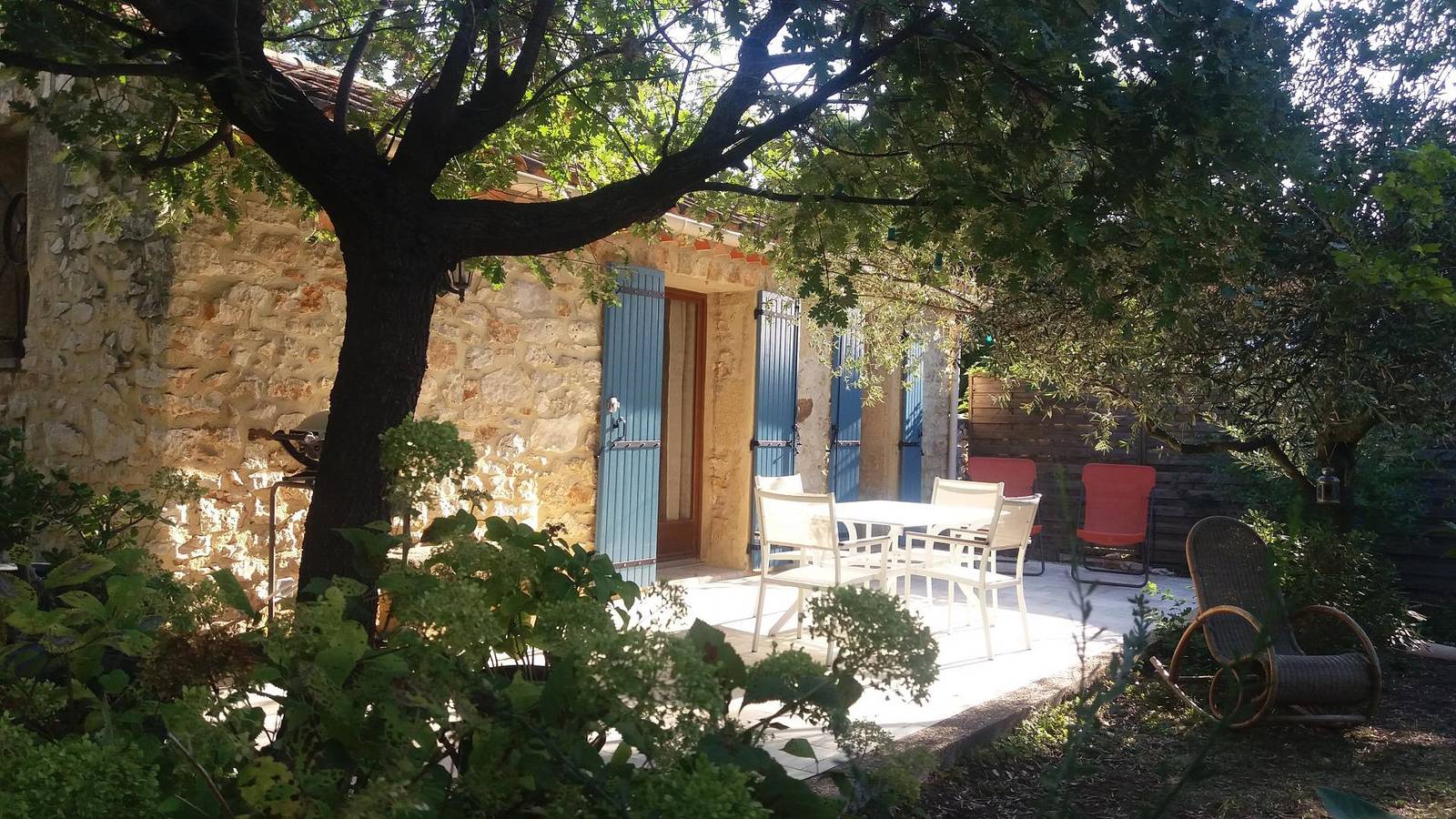 Gîte pour 2 Personnes dans La Capelle-et-Masmolène, Région de Nîmes