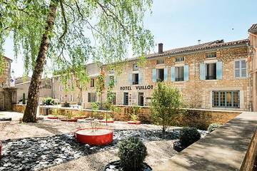 Hôtel pour 2 personnes, avec terrasse et piscine à Cuiseaux