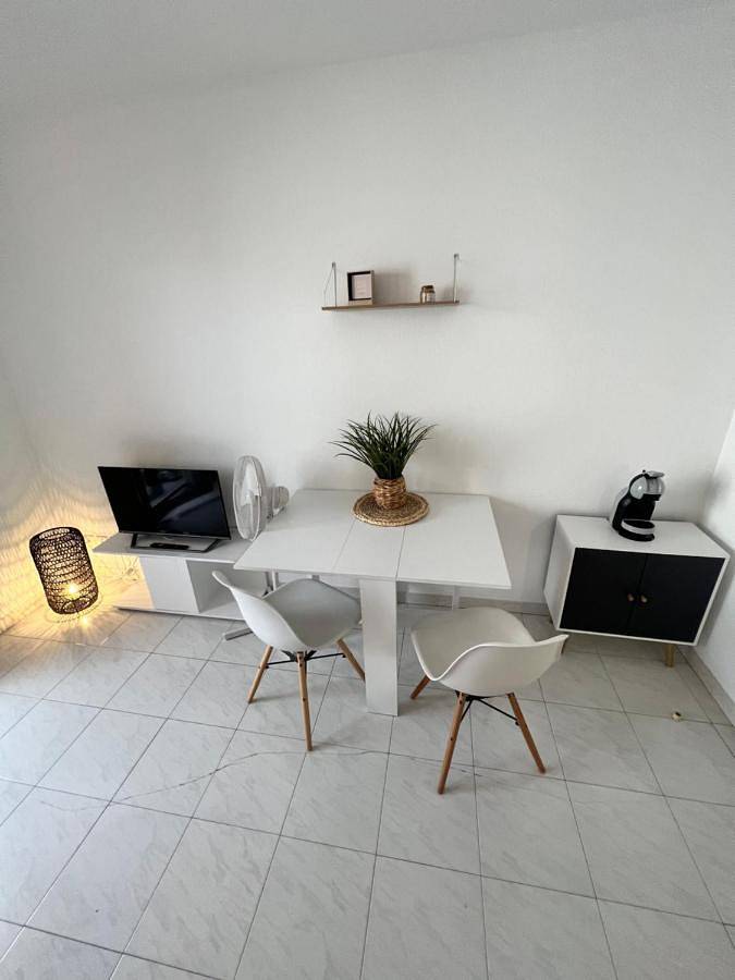 Gîte pour 2 personnes, avec terrasse dans Gare De Nice Riquier - 3