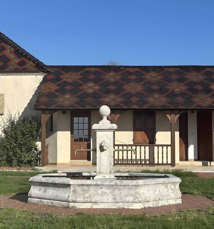 Ferienhaus 'La Fontaine - Grange Arthuis' mit gemeinsamem Garten und Wlan in Lavau, Loire-Tal