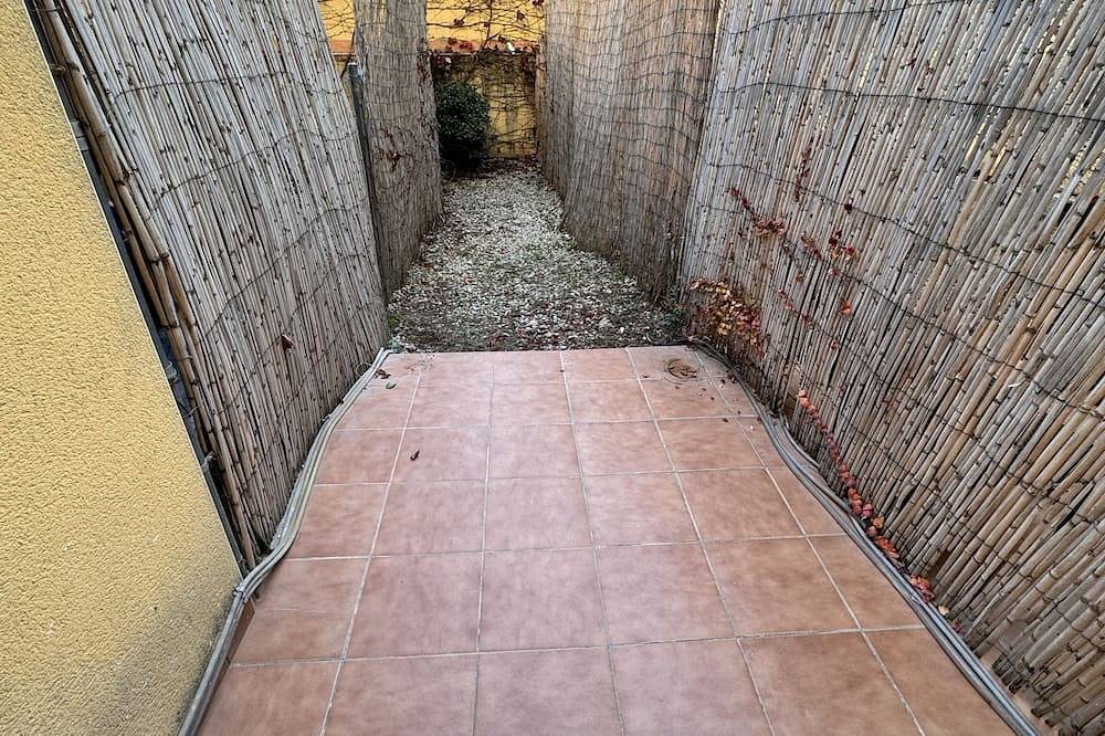 Apartamento entero, Hermosa planta baja nueva con patio y baño privado!! in Mataró, Costa del Maresme