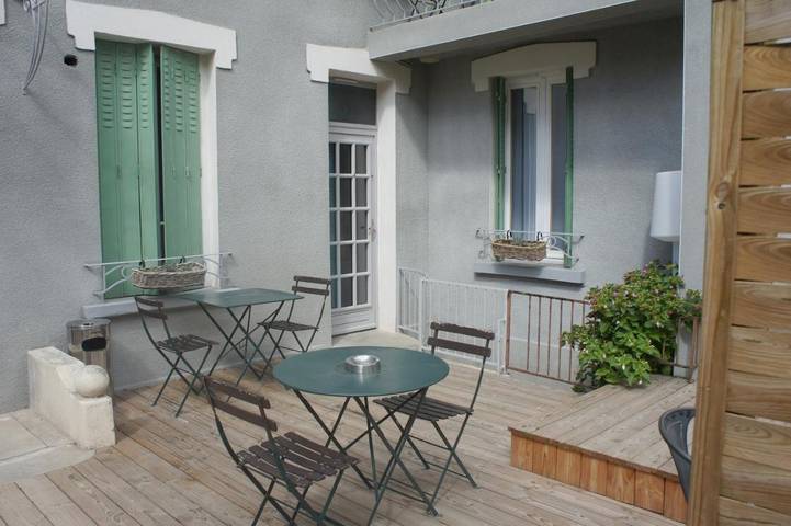 Location de vacances pour 3 personnes, avec piscine ainsi que terrasse et vue à Clermont-Ferrand - 2