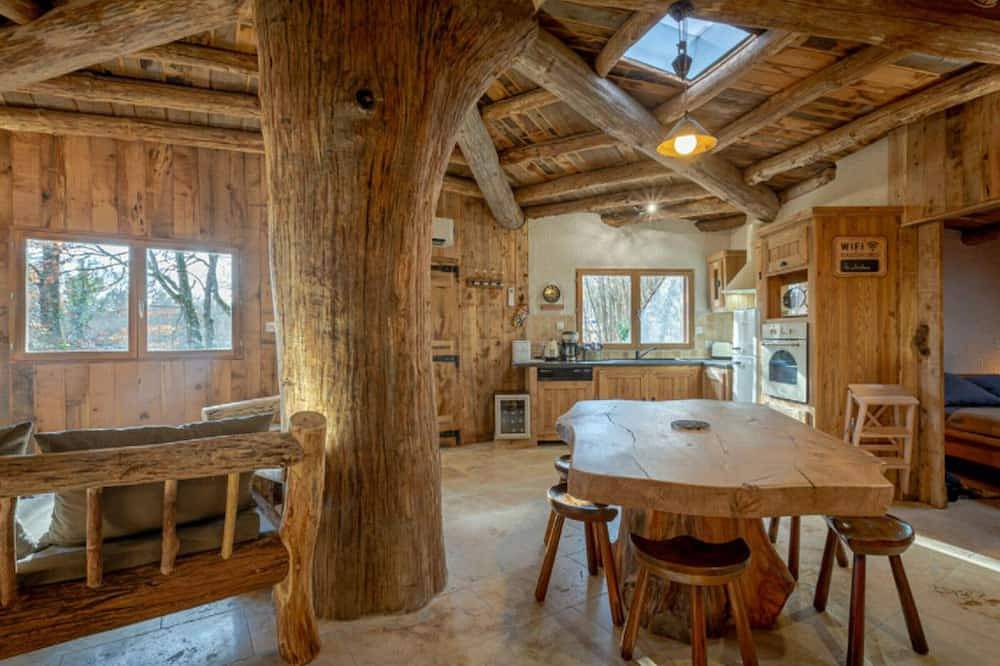 Maison de plain-pied avec grand jardin, proche Chambord, insolite et confortable, idéale famille. in Crouy-sur-Cosson, Sologne