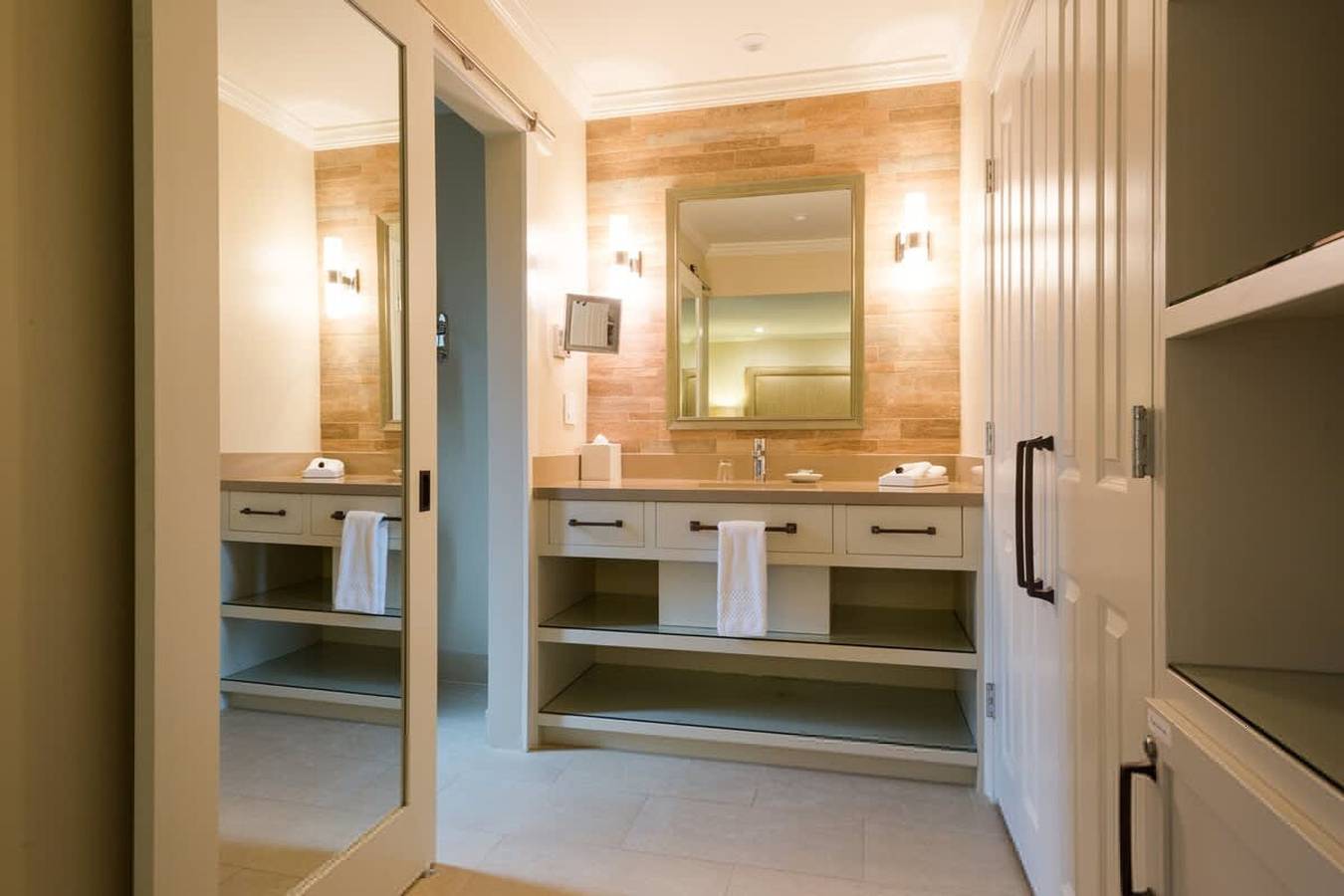 Entire studio, Pet-Friendly Napa Retreat   Wineries   Downtown in Napa Valley