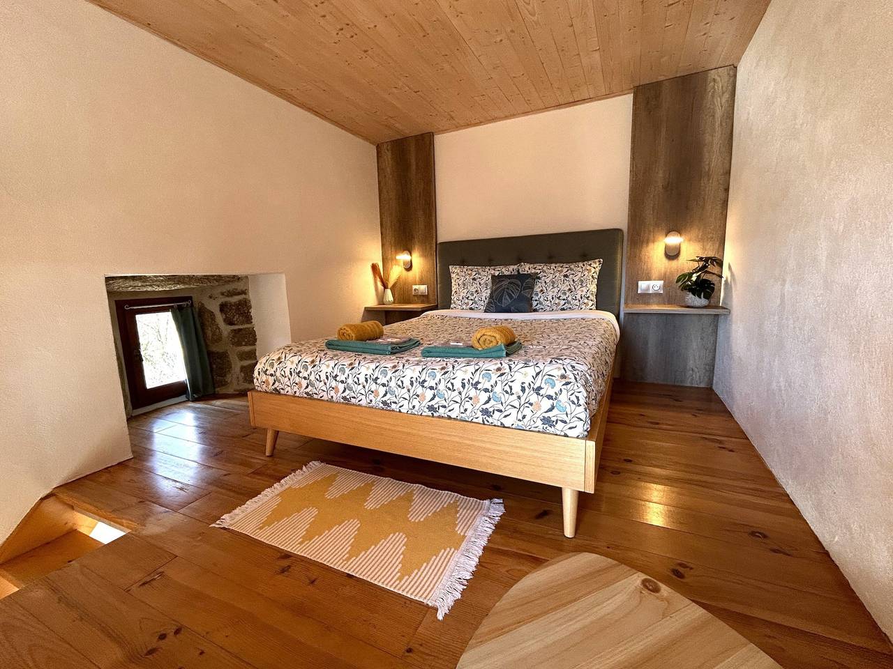 Chambre d’hôtes « La Gardette » avec vue montagne, piscine partagée et terrasse privée in Sablières, Parc naturel régional des Monts d'Ardèche