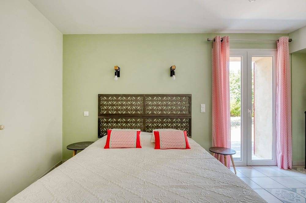 Holiday Home in Rasteau with Private Pool in Rasteau, Vaucluse