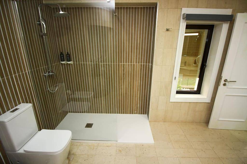 Six-Bedroom House in Nogueira do Cravo e Pindelo, Aveiro Distrikt