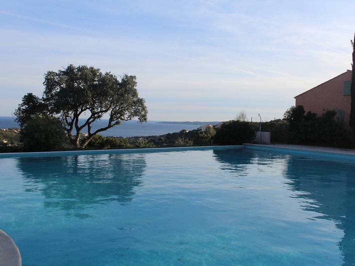 Ferienhaus für 6 Personen, mit Terrasse und Pool in Roquebrune-sur-Argens
