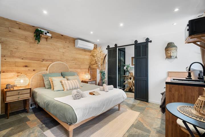 Location de vacances pour 2 personnes, avec jacuzzi et jardin, animaux acceptés à Toulon - 2