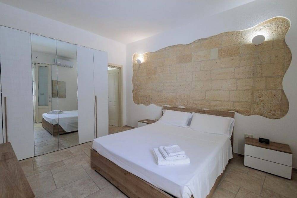 Refined mansion with vaulted ceilings, between history and design in Lecce. in Lecce, Provincia de Lecce