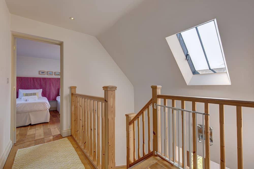 Riding Stable - sleeps 6 guests in 3 bedrooms in Bodham, Norfolk Coast