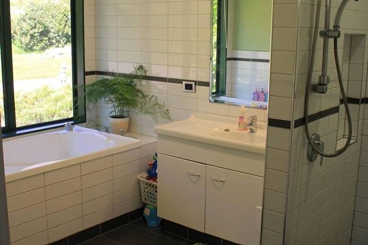 Holiday home for 10 people, with terrace and garden on South Island New Zealand