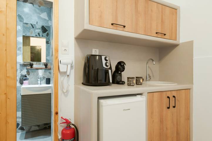 Entire studio, Studio Apartment 'Mouria' with Sea View, Wi-Fi, and Air Conditioning in Kythnos