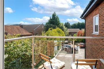 Apartment for 5 People in Surrey, South East England, Photo 2