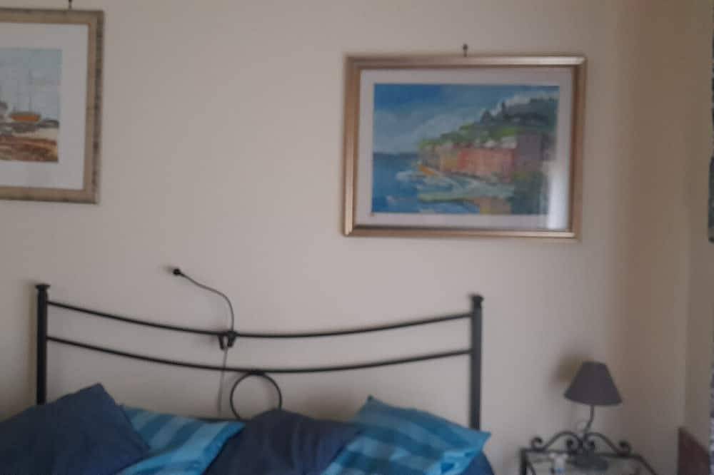 Bed and Breakfast 'Sapore Da Mare' with Private Terrace, Wi-Fi and Air Conditioning in Ostia, Rome