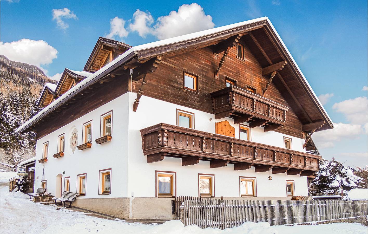 Ganze Ferienwohnung, Wohnung mit Bergblick, Parkplatz und Terrasse in Tuxer Alpen, Rinn