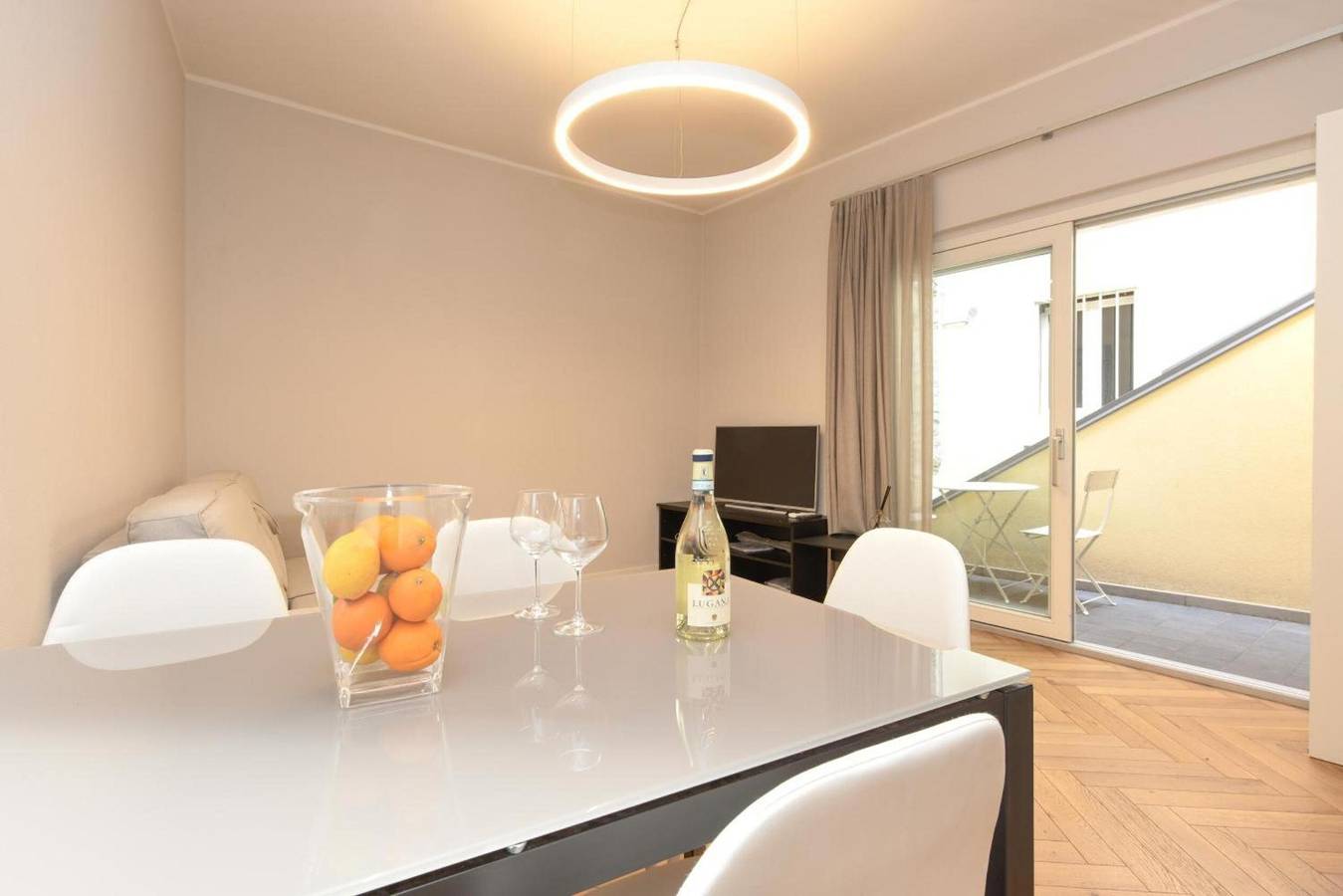 Entire apartment, Apartment 'Living Salò Duomo Second Floor' with Wi-Fi and Air Conditioning in Salò, Garda Mountains