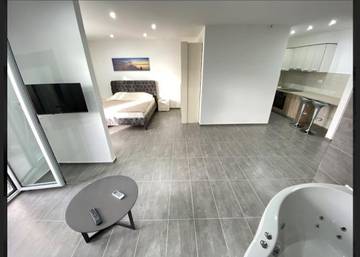 Ferienwohnung für 2 Personen, mit Garten und Whirlpool in Budva