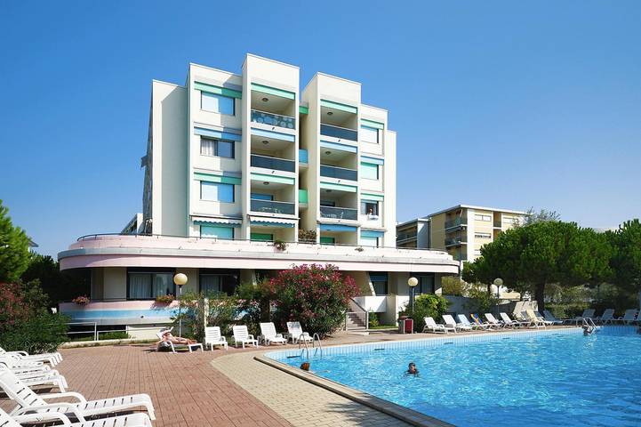 Ferielejlighed for 5 personer, med balkon og pool i Bibione