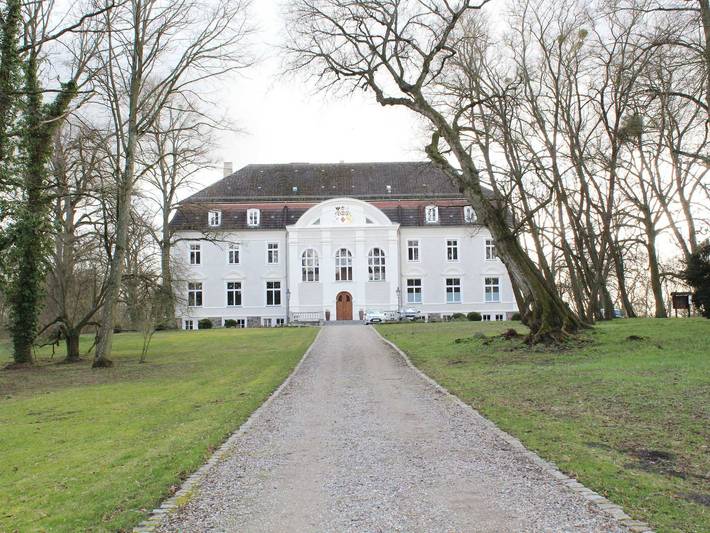 Schloss für 4 Personen, mit Terrasse und Garten in Mecklenburg-Vorpommern - 3