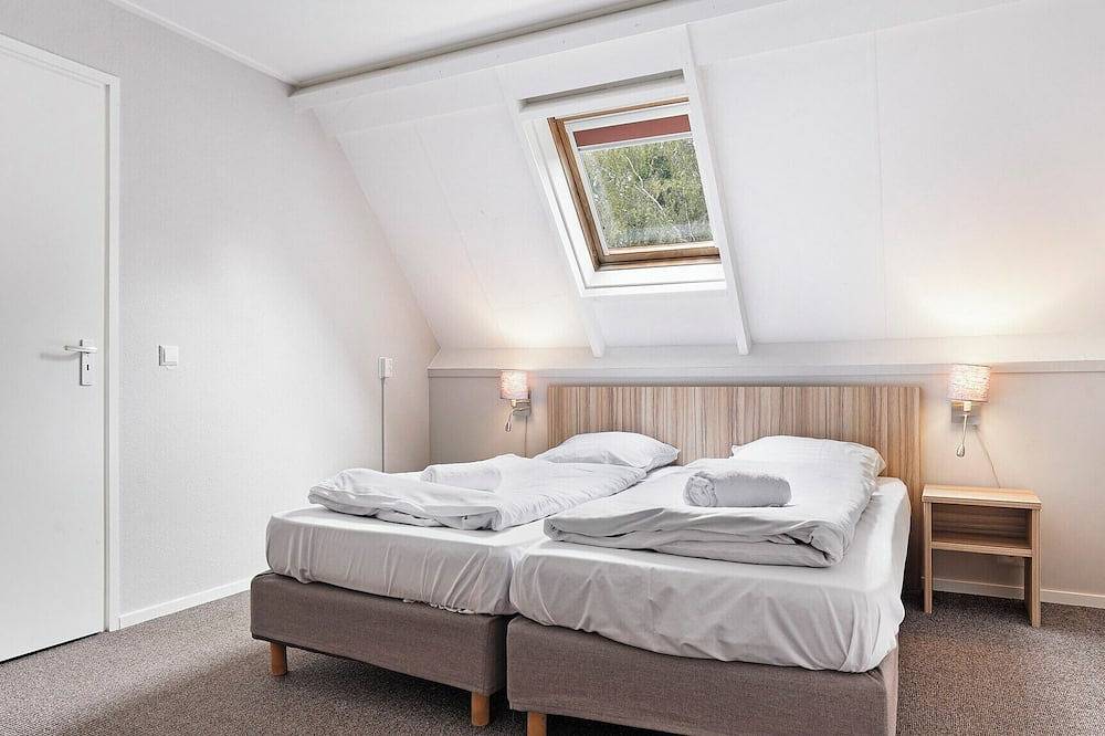 Luxury group bungalow for 10 people in Diessen, Nordbrabant