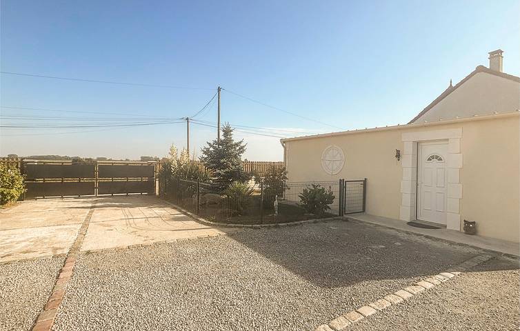 Cozy 2BR Apartment with Garden, Wi-Fi & Parking Near Coastline and Dining in Oye-Plage, Saint-Omer region