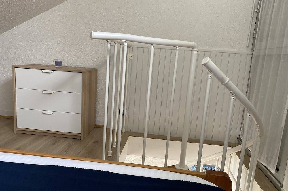 Appartement entier, Duplex avec terrasse avec large vue sur la baie et la grande plage à 20m in Audierne, Côte de Cornouaille