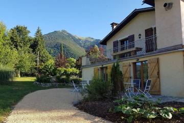 Gîte pour 8 personnes, avec terrasse ainsi que jardin et sauna dans Juzet-d'Izaut