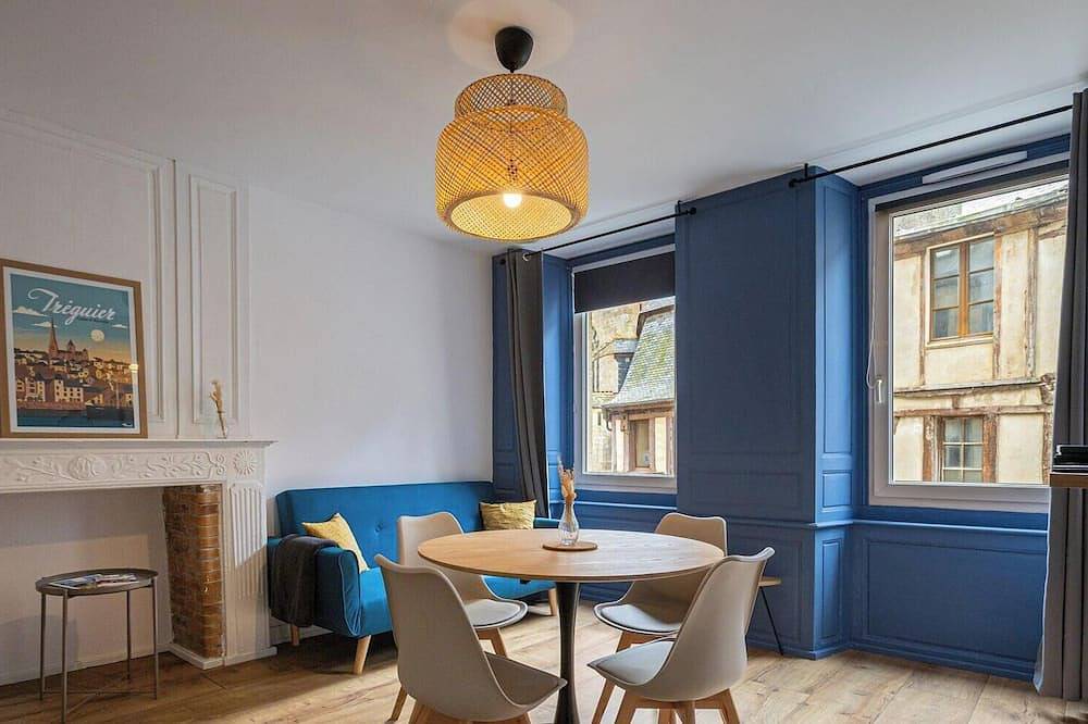 Apartamento entero, Tréguier Town Centre - Charm and Cathedral View in Tréguier, Costa de granito rosa