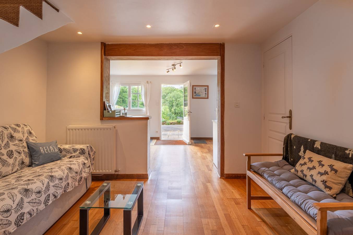 Petite house 'Les Sapins' with shared pool, terrace and Wi-Fi in Rochefort-en-Terre, Vannes region