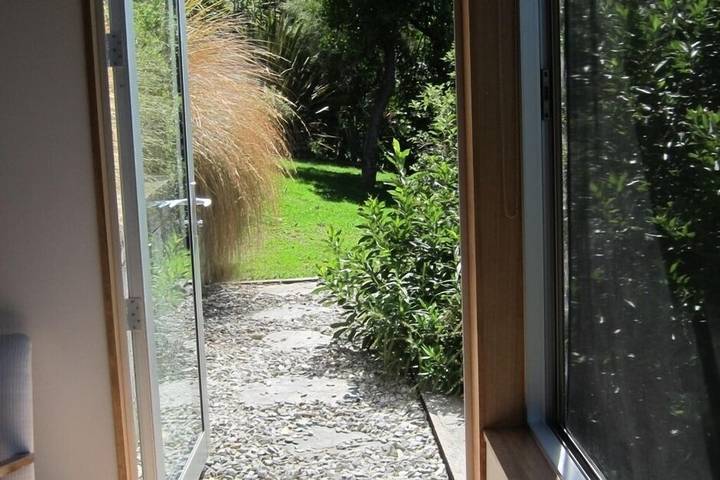 Cottage for 2 people, with terrace and garden on South Island New Zealand
