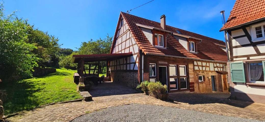 Location de vacances pour 6 personnes, avec vue ainsi que jardin et terrasse à Lembach