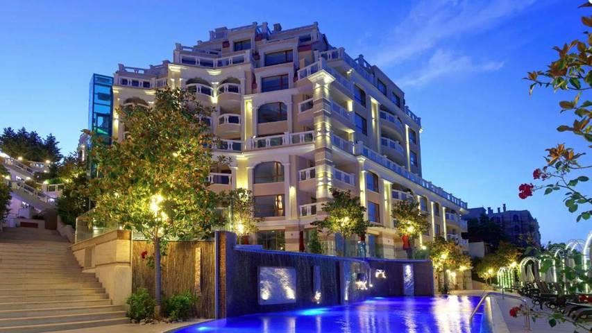 Ferienwohnung für 4 Personen, mit Garten und Sauna sowie Ausblick und Pool in Varna