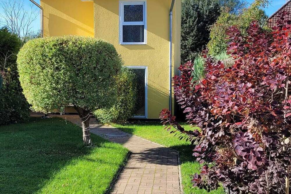 Vacation home own parking lot with e-charging station (wallbox), Netflix, WLAN, garden in Sagard, Jasmund National Park